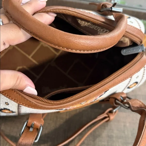 Wrangler Tan & Cream Southwestern Mini Crossbody - Picture 2 of 5